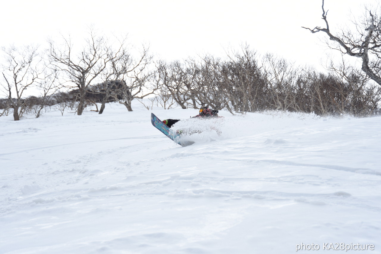 大雪山層雲峡黒岳ロープウェイスキー場　積雪 380cm！標高1,984ｍの黒岳山頂から大斜面にシュプールを描く(*^^)v 